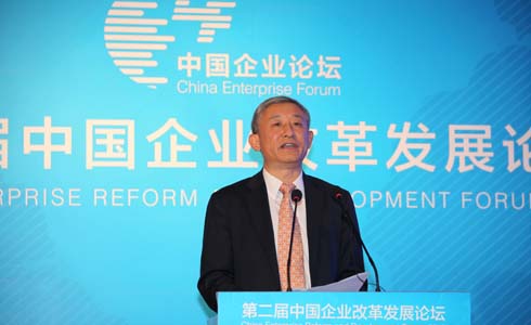 國務(wù)院國資委副秘書長、新聞發(fā)言人彭華崗主持論壇。