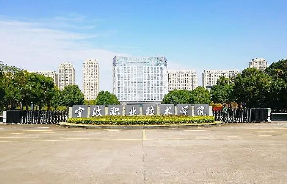 500強企業“組團”搶人，這所高職院校畢業生緣何成為“香餑餑”？